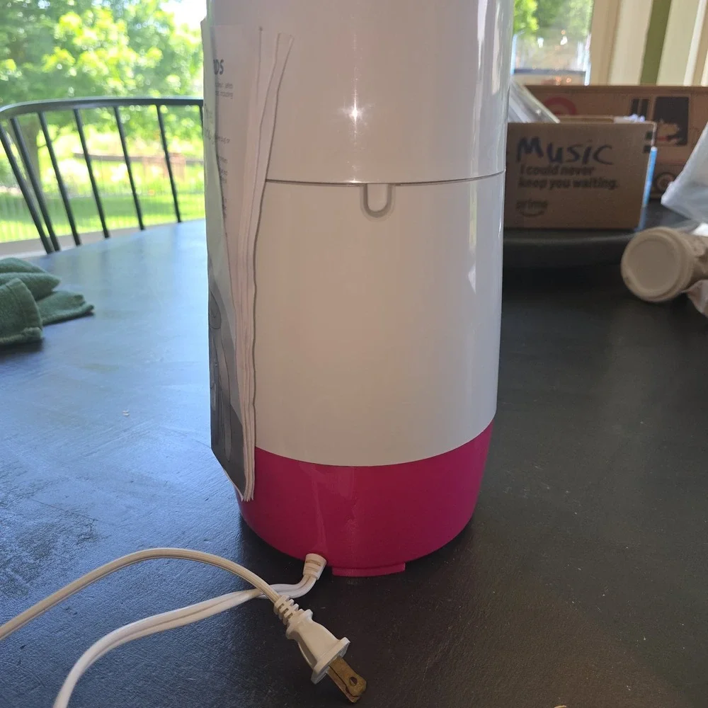 Mr. Coffee TM30 Series Iced Tea Maker White and Pink 3 Quart Adjustable Strength